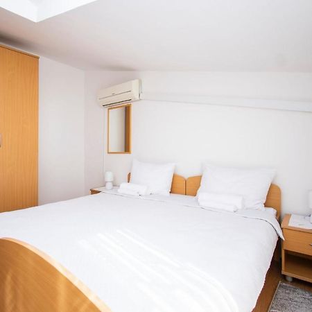 Family Holiday Apartments Lucia Vodice Exterior foto