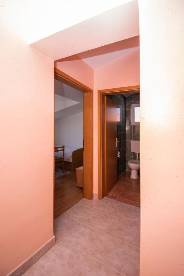 Family Holiday Apartments Lucia Vodice Exterior foto
