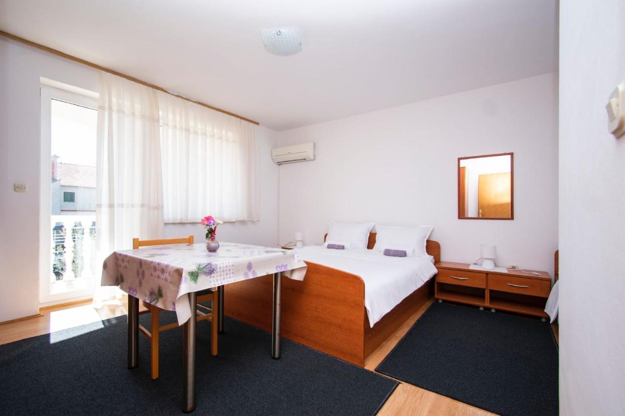Family Holiday Apartments Lucia Vodice Exterior foto