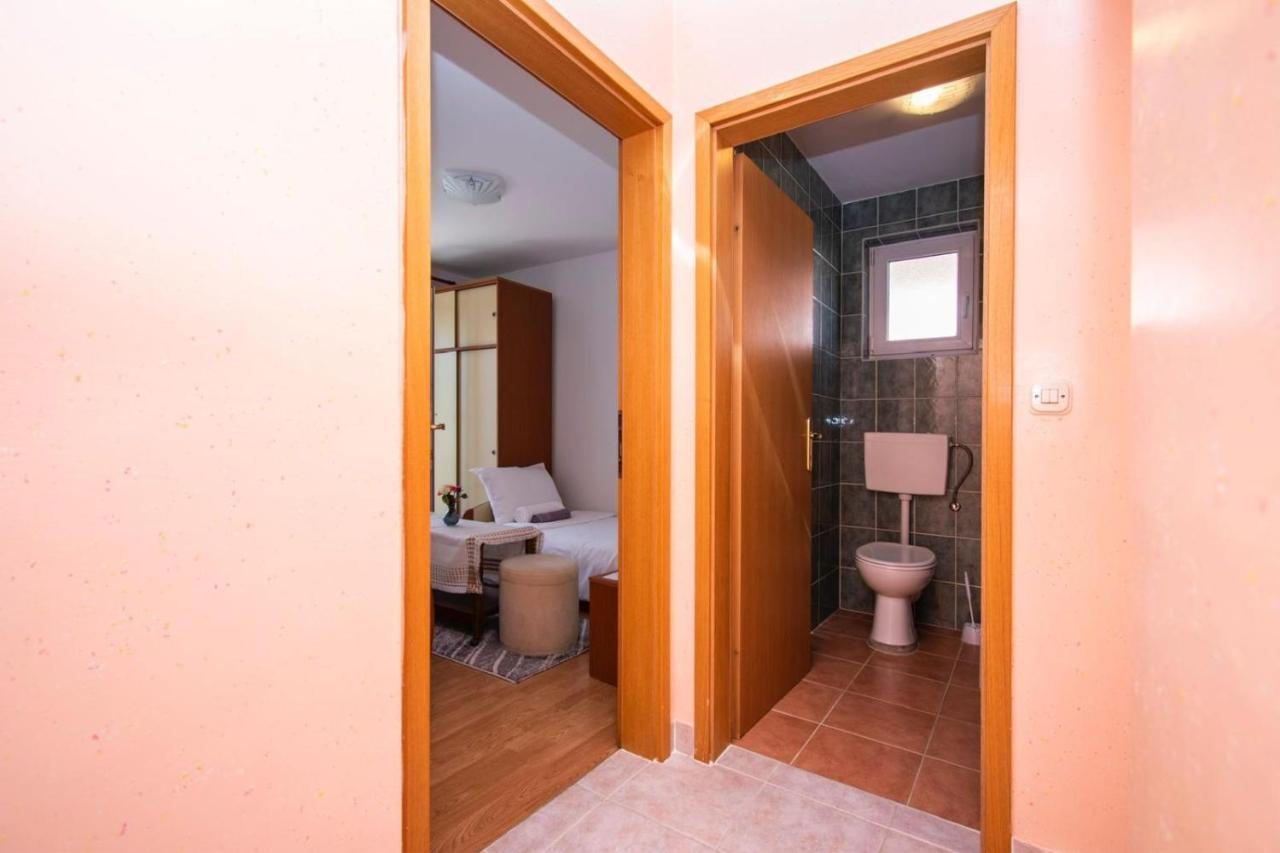 Family Holiday Apartments Lucia Vodice Exterior foto