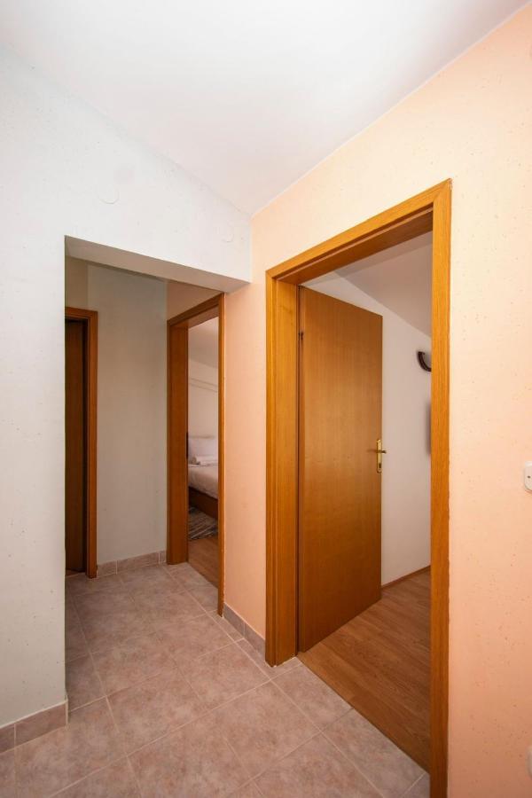 Family Holiday Apartments Lucia Vodice Exterior foto