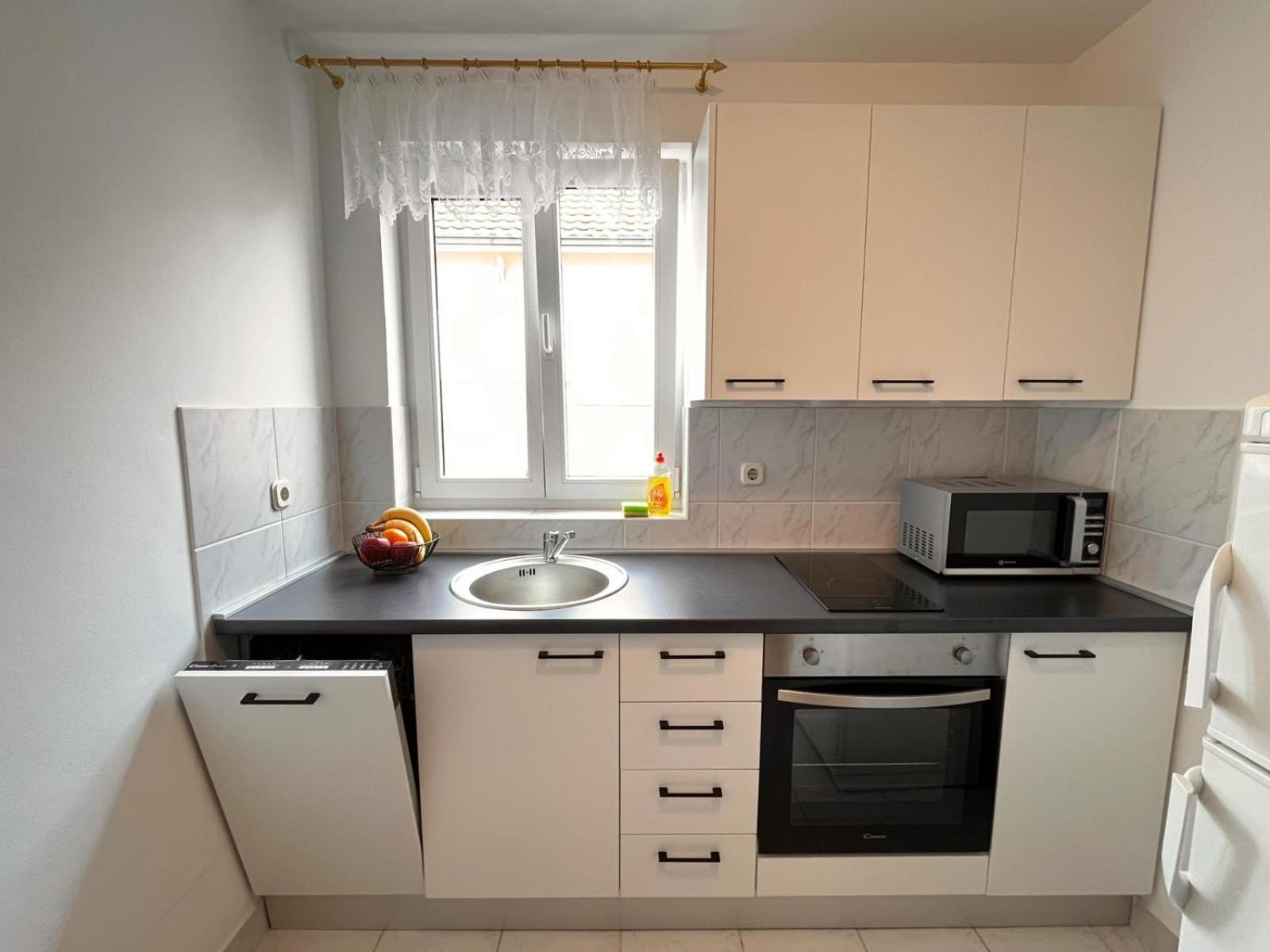Family Holiday Apartments Lucia Vodice Exterior foto